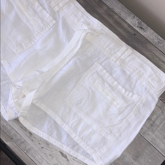 WHITE SHORTS - Picture 3 of 5